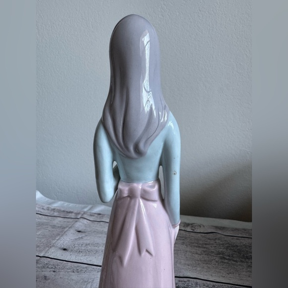 Ceramic girl young woman figurine 12 1/2" tall - Picture 7 of 12